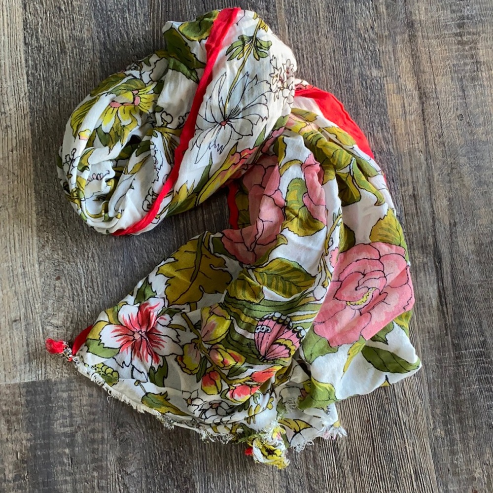 Gap floral scarf